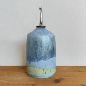 oliera blu variegato in gres con smalti variegati e sovrapposti, con zone verde acqua e turchese