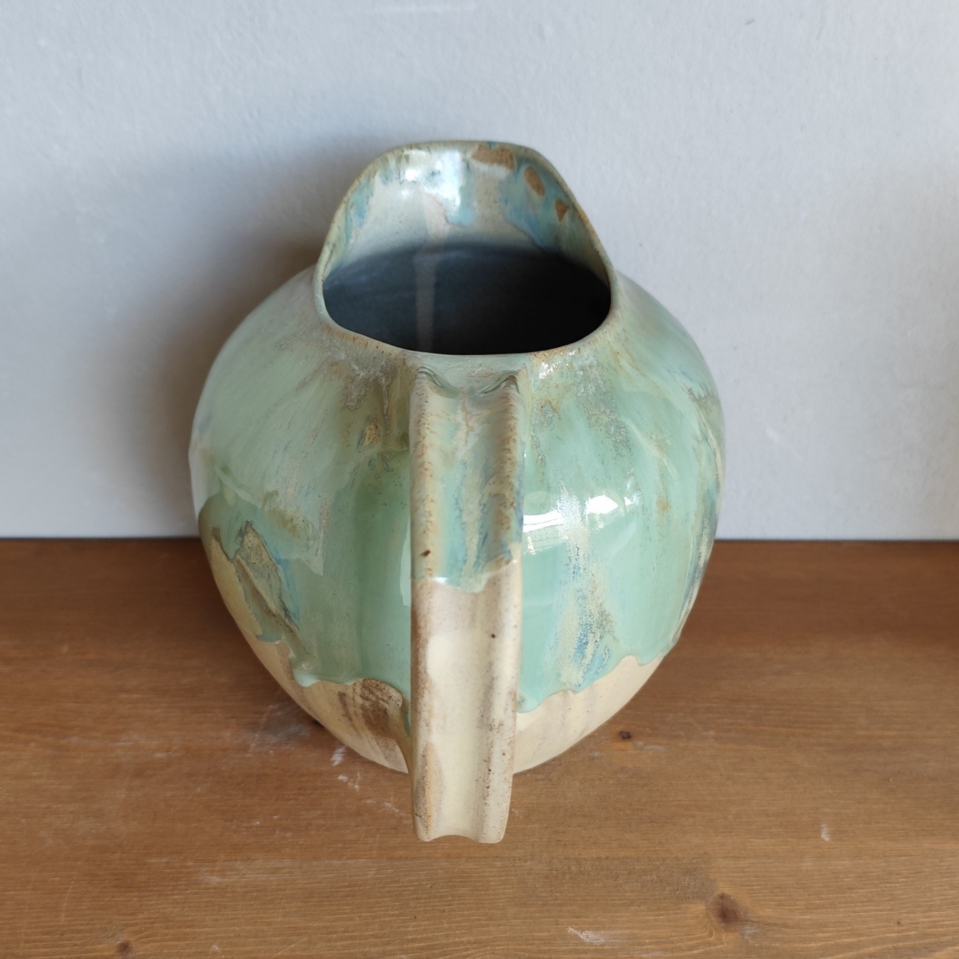 Brocca Artigianale in Gres | Caraffa Fatta a Mano Verde Acqua e Beige - immagine 5