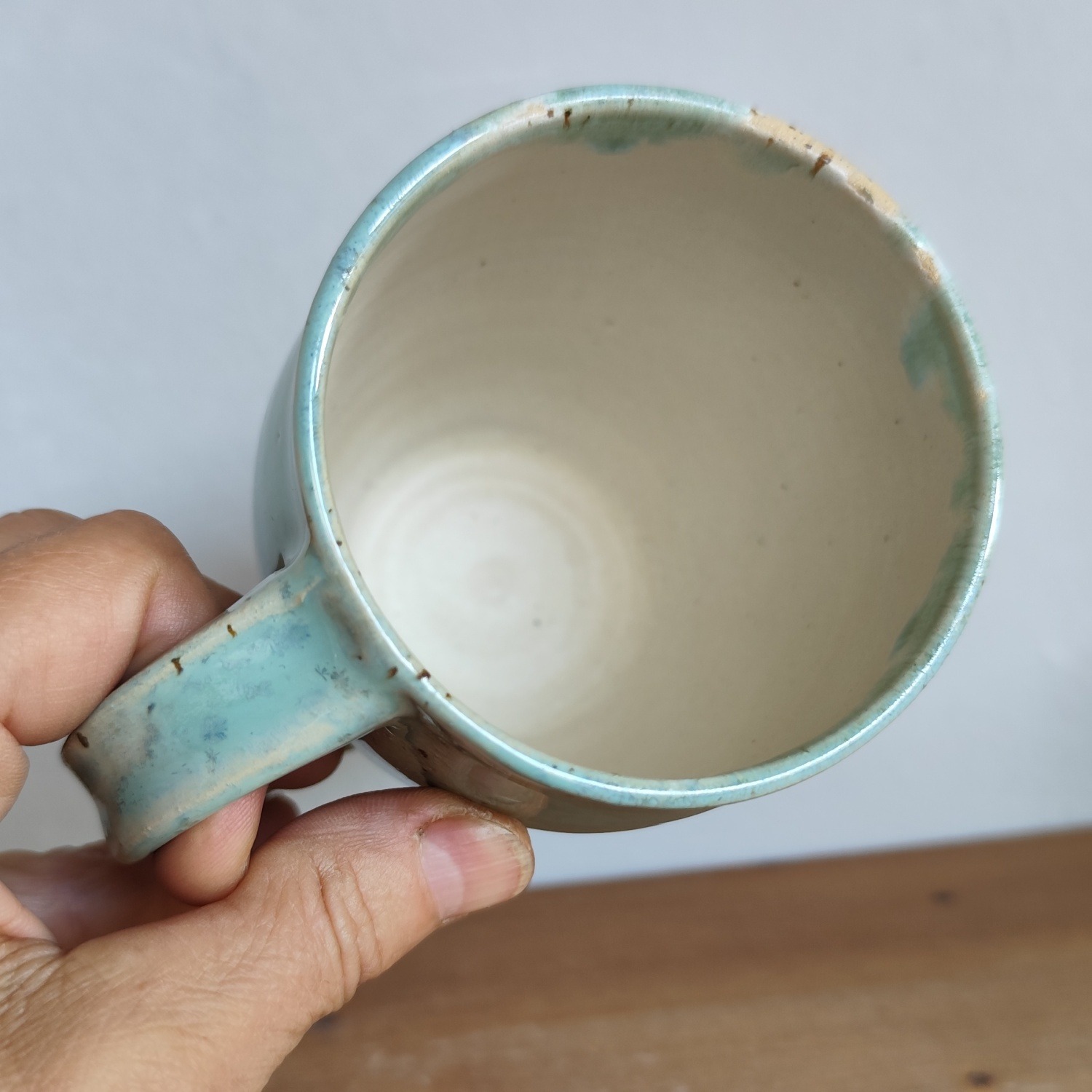 Tazza artigianale in grès con manico | Mug verde acqua e salvia - immagine 3