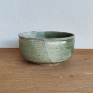 Tazza Matcha in Gres Fatta al Tornio – Chawan Artigianale Verde Cenere