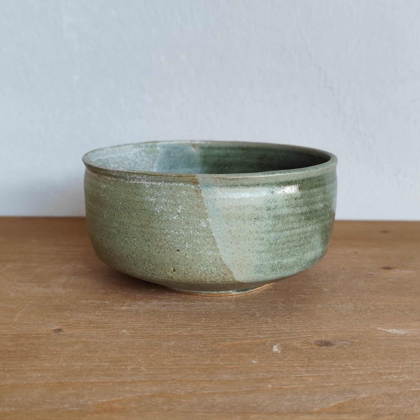 Tazza Matcha in Gres Fatta al Tornio – Chawan Artigianale Verde Cenere